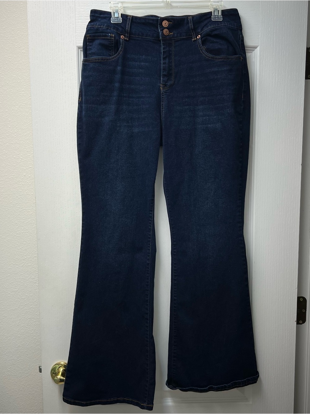 No Boundaries Dark Wash Flared Leg Sz 17